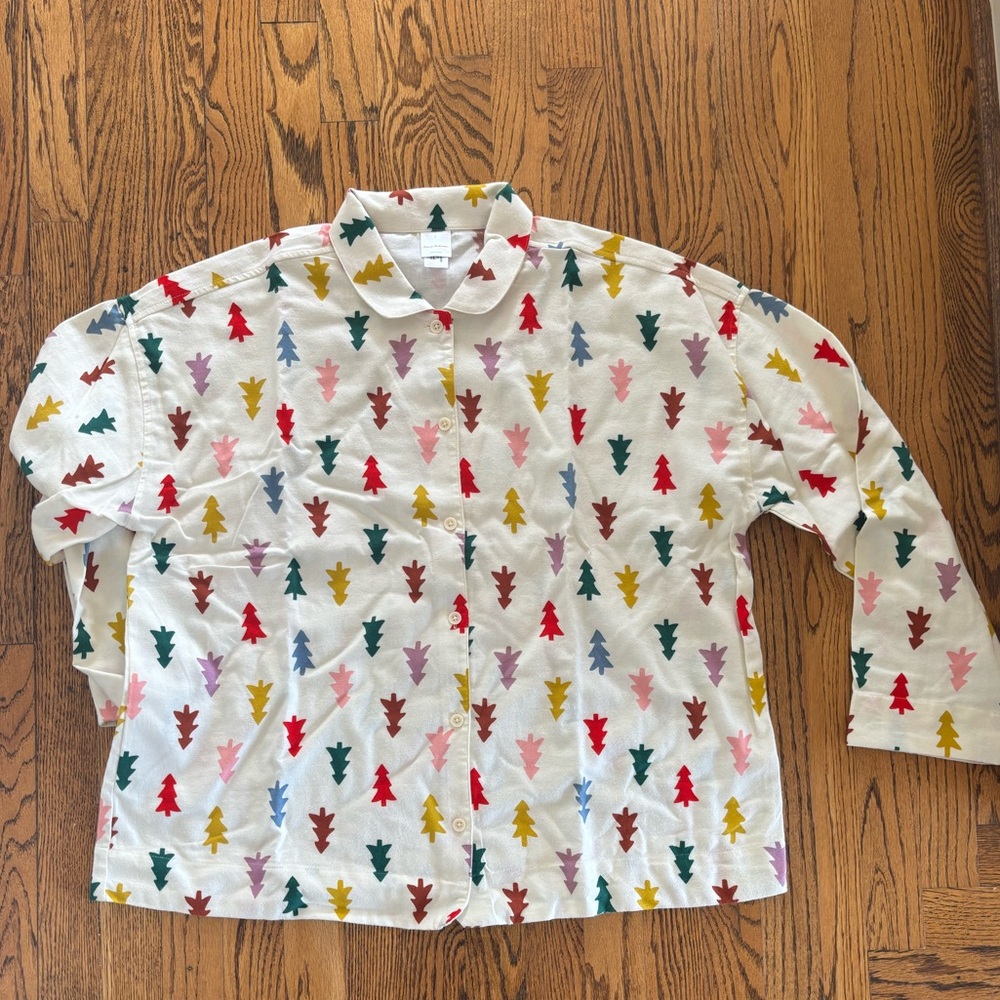 Hanna Andersson White Button-Up Shirt with Multi-Color Christmas Tree- unisex L